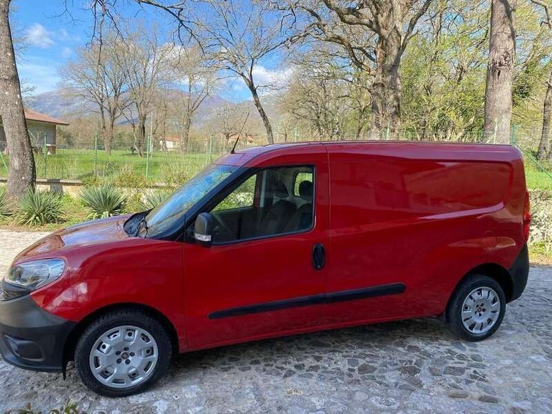 Usata Fiat Doblò Lounge 95 CV (69 kW) 2020 Rosso Monovolume