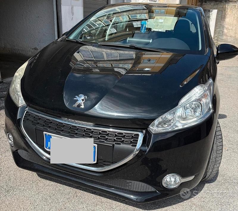 Usata Peugeot 208 68 CV (50 kW) 2013 Nero Utilitaria
