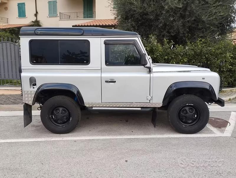 Usata Land Rover Defender 136 CV (100 kW) 1997 SUV