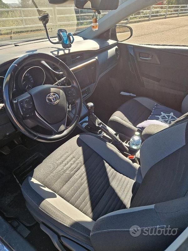 Usata Toyota Auris 2017 Grigio Berlina