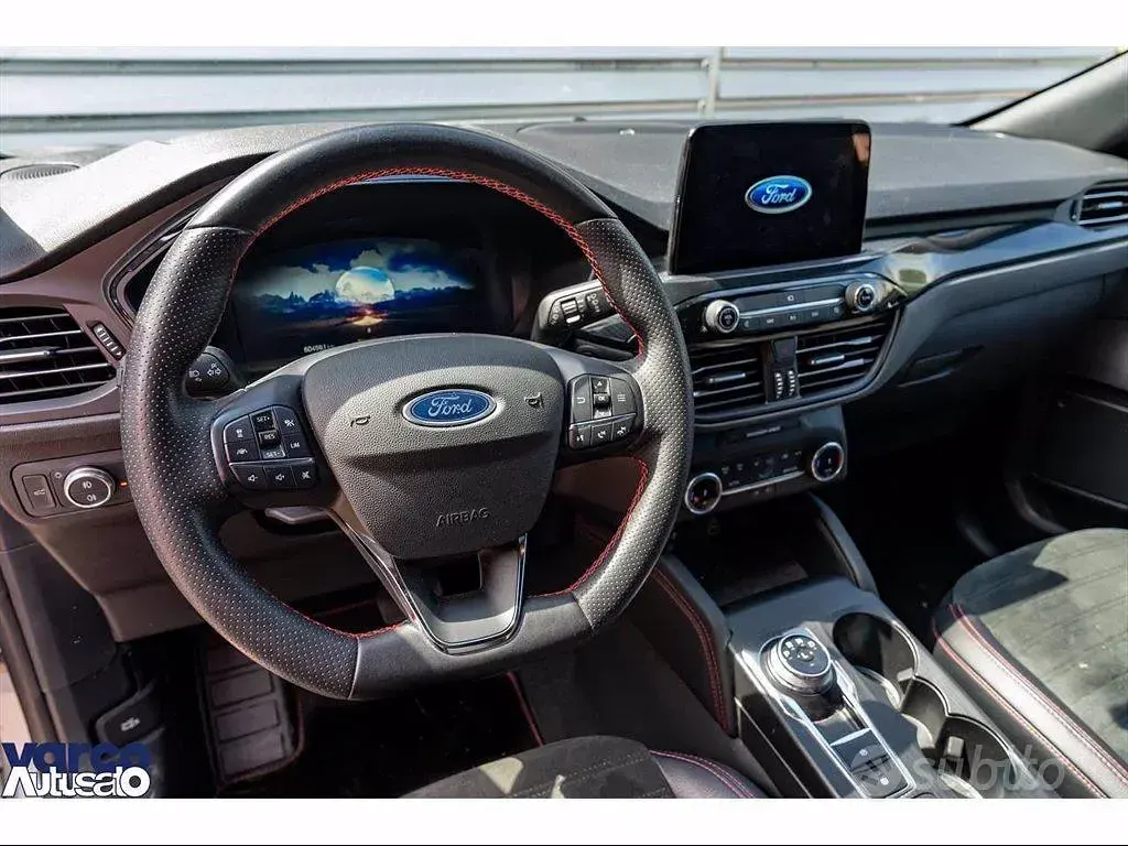 Usata Ford Kuga ST-Line X 190 CV (139 kW) 2023 Grigio SUV