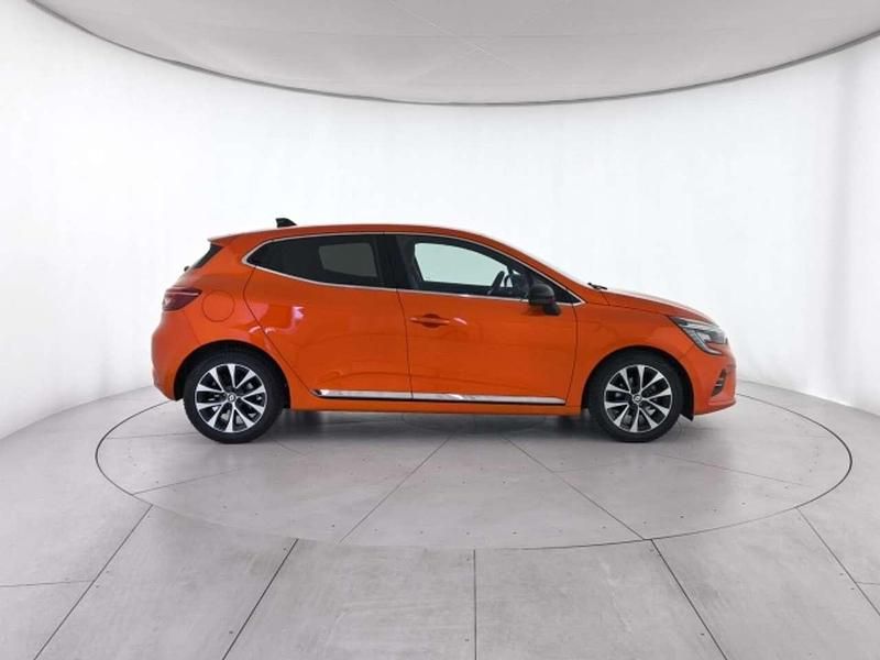Usata Renault Clio V Techno 101 CV (74 kW) 2023 Orange valencia Berlina