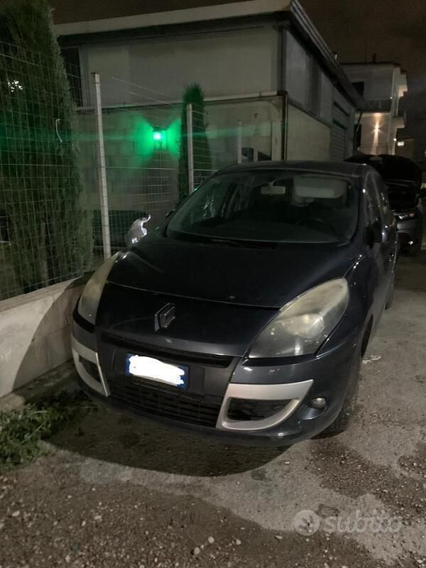 Usata 2011 Renault Scénic III Monovolume | 1800 € (Ottimo prezzo) - Immagine 1/3