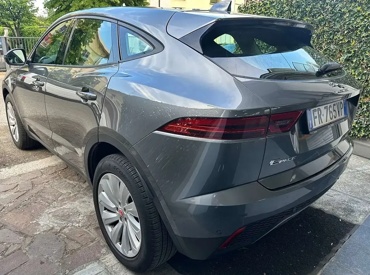 Usata Jaguar E-Pace R-Dynamic 150 CV (110 kW) 2018 Grigio SUV