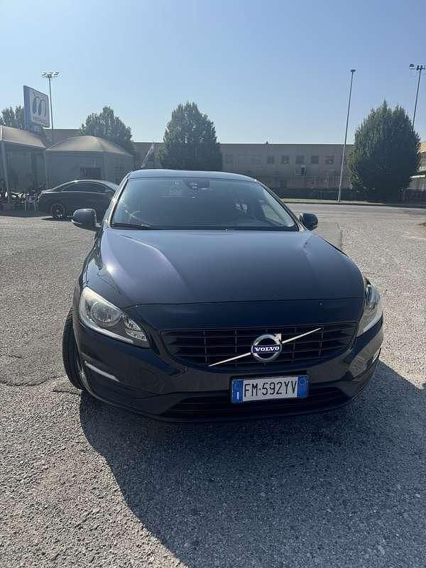 Usata 2017 Volvo V60 Business Edition Station wagon | 7000 € (Buon prezzo) - Immagine 1/4