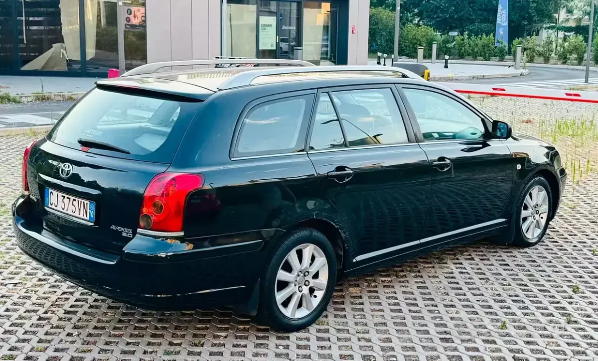 Usata Toyota Avensis 116 CV (85 kW) 2004 Nero Station wagon