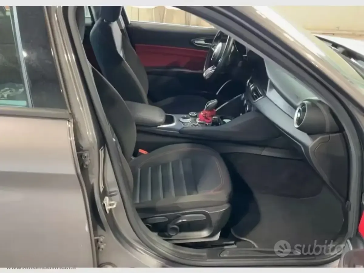 Usata Alfa Romeo Giulia 160 CV (117 kW) 2020 Grigio Berlina