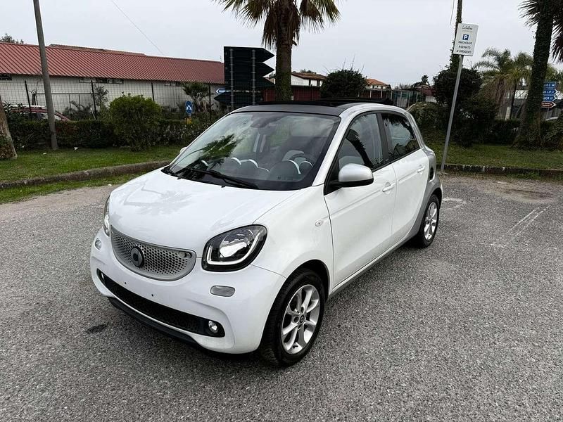 Usata Smart ForFour Passion 90 CV (66 kW) 2017 Grigio / bianco Utilitaria