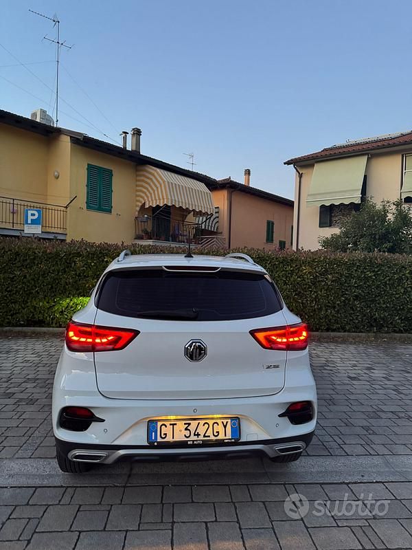Usata MG ZS 106 CV (77 kW) 2024 Bianco Berlina