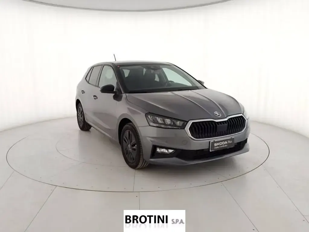 Usata Skoda Fabia 116 CV (85 kW) 2025 Grigio metallizzato Utilitaria