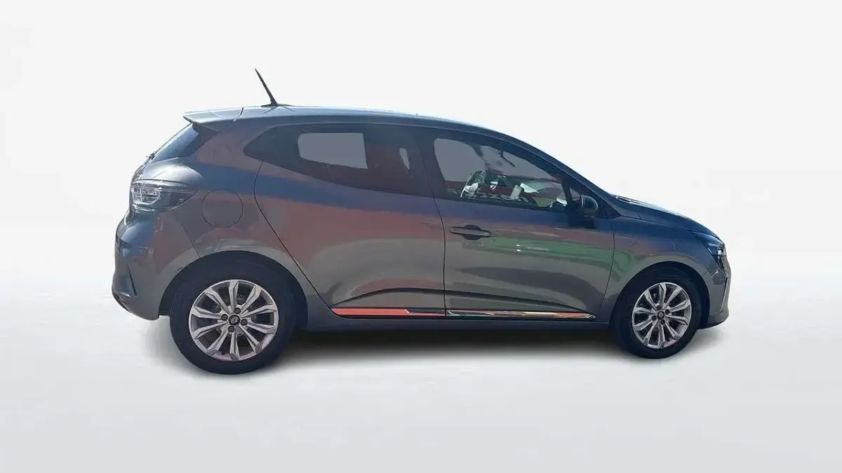 Käytetty Renault Clio V Evolution 91 HP (66 kW) 2024 Harmaa Sedan