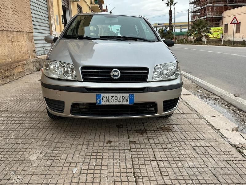 Usata Fiat Punto Dynamic 59 CV (43 kW) 2004 Grigio Utilitaria