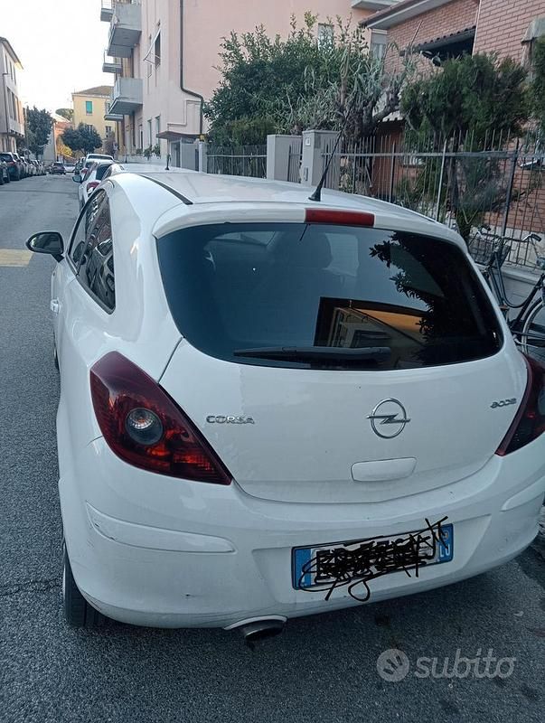 Usata Opel Corsa 75 CV (55 kW) 2010 Bianco Utilitaria