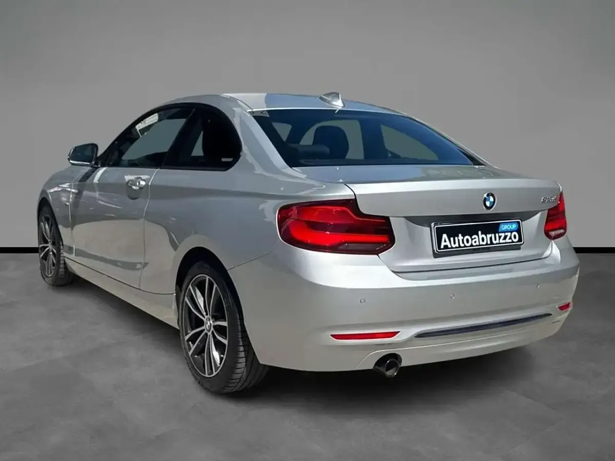 Usata BMW 218 Sport Line 150 CV (110 kW) 2019 Glaciersilber metallizzato Coupé