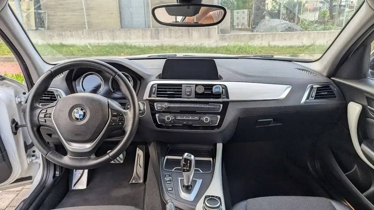 Usata BMW 118 Efficient Dynamics 150 CV (110 kW) 2019 Bianco Utilitaria