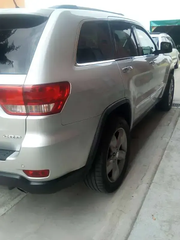 Usata Jeep Grand Cherokee Overland 241 CV (177 kW) 2011 Argento SUV