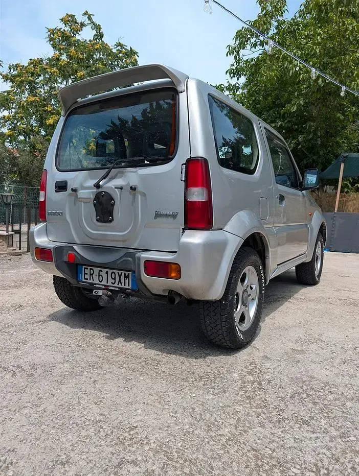 Usata Suzuki Jimny 65 CV (47 kW) 2005 Grigio SUV