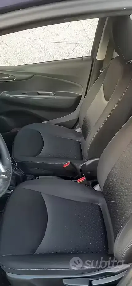Usata Opel Karl 75 CV (55 kW) 2016 Utilitaria