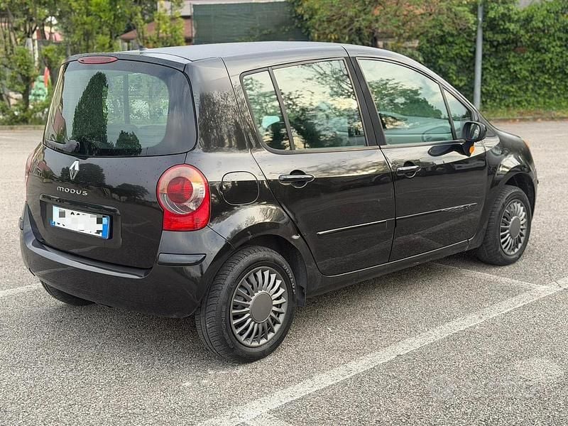 Usata Renault Modus 82 CV (60 kW) 2006 Nero Monovolume
