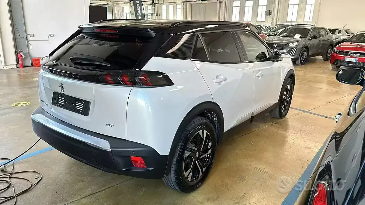 Usata Peugeot e-2008 GT 56 kW (77 CV) 2023 Bianco SUV