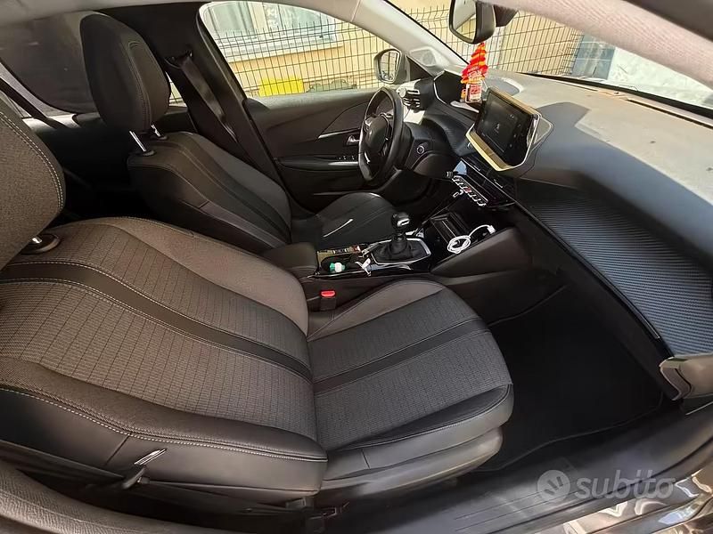 Gebraucht Peugeot 208 101 PS (74 kW) 2020 Grau Kleinwagen