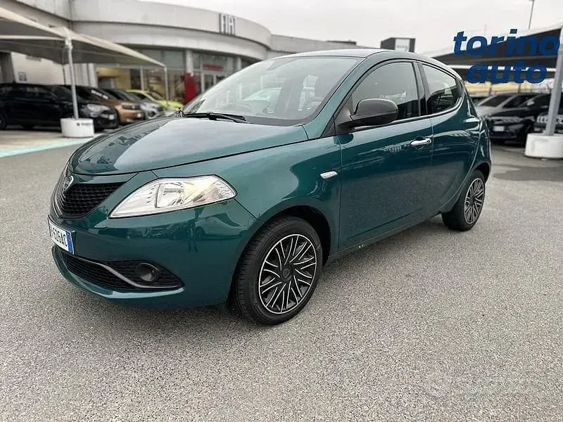 Usata Lancia Ypsilon Gold 69 CV (50 kW) 2018 Verde Utilitaria