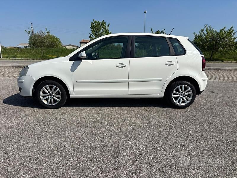 Usata VW Polo Comfortline 70 CV (51 kW) 2009 Bianco Utilitaria