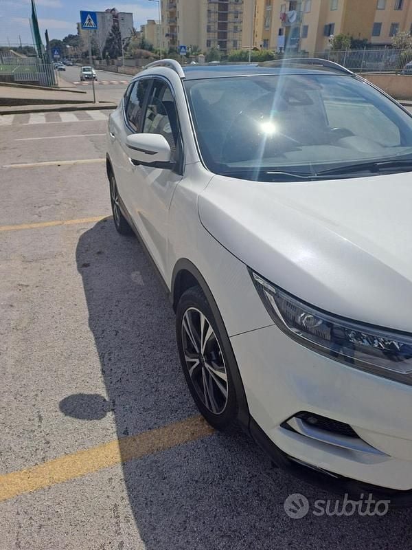 Usata Nissan Qashqai N-Connecta 131 CV (96 kW) 2018 Bianco SUV