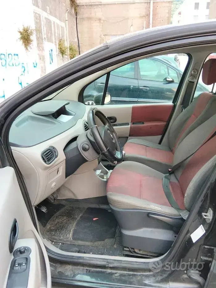 Usata Renault Modus 68 CV (50 kW) 2006 Nero Monovolume