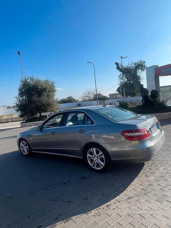 Usado Mercedes E250 204 CV (150 kW) 2010 Gris Berlina