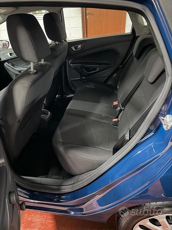 Usata Ford Fiesta 95 CV (69 kW) 2017 Blu Berlina