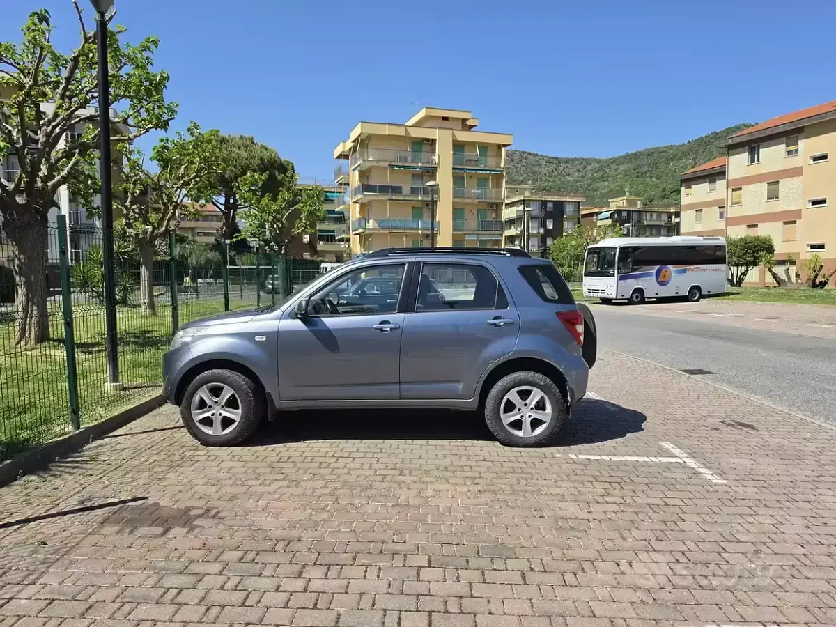 Usata Daihatsu Terios 105 CV (77 kW) 2007 Blu SUV