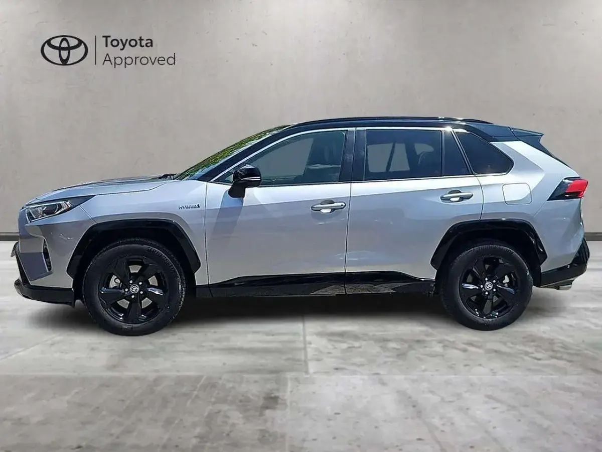 Usata Toyota RAV4 Hybrid Style 178 CV (130 kW) 2021 Silver met SUV