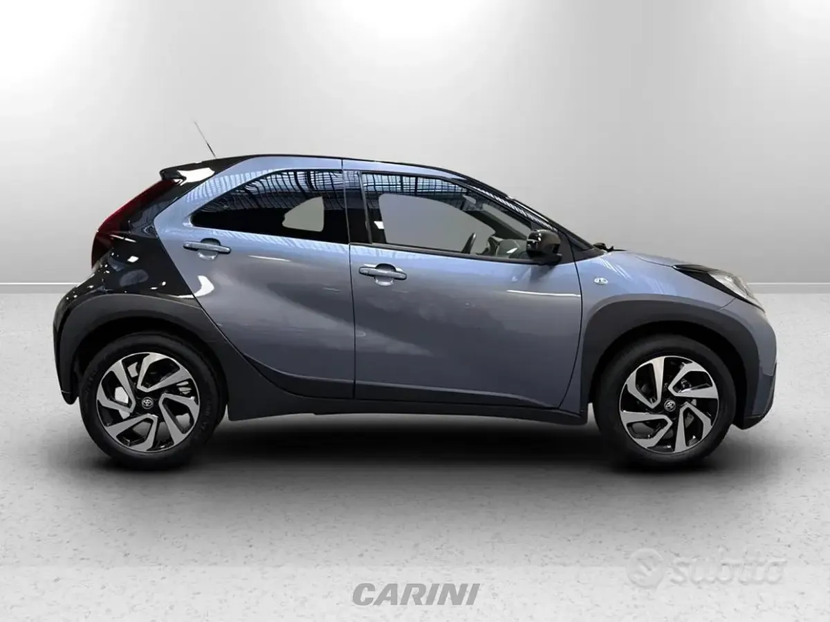 Usata Toyota Aygo X Trend 72 CV (52 kW) 2024 Grigio SUV