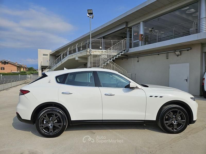 Usata Maserati Levante 350 CV (257 kW) 2021 Bianco SUV