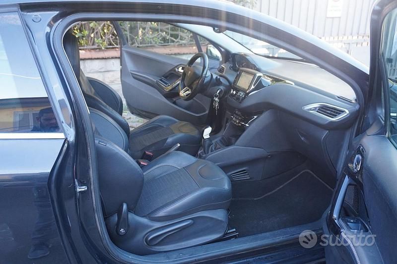 Usata Peugeot 208 Active 68 CV (50 kW) 2012 Nero Utilitaria