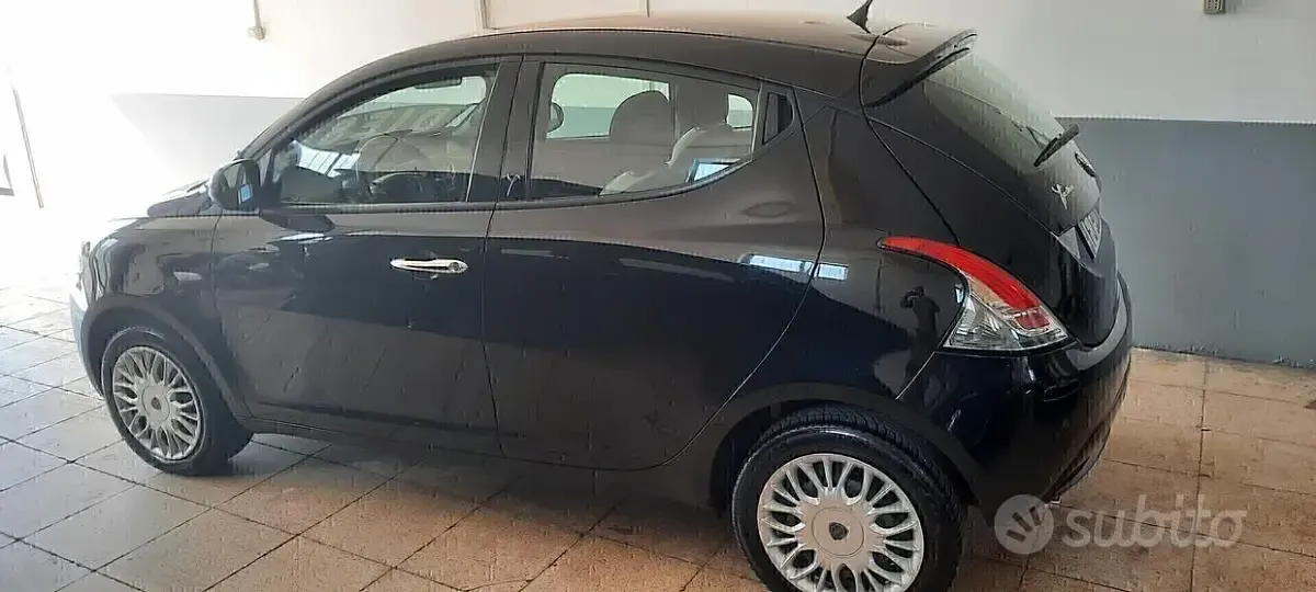 Usata Lancia Ypsilon S 95 CV (69 kW) 2017 Nero Utilitaria