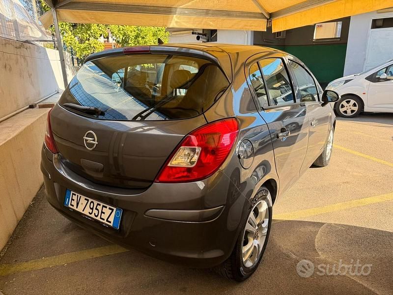 Usata Opel Corsa 75 CV (55 kW) 2014 Grigio Berlina