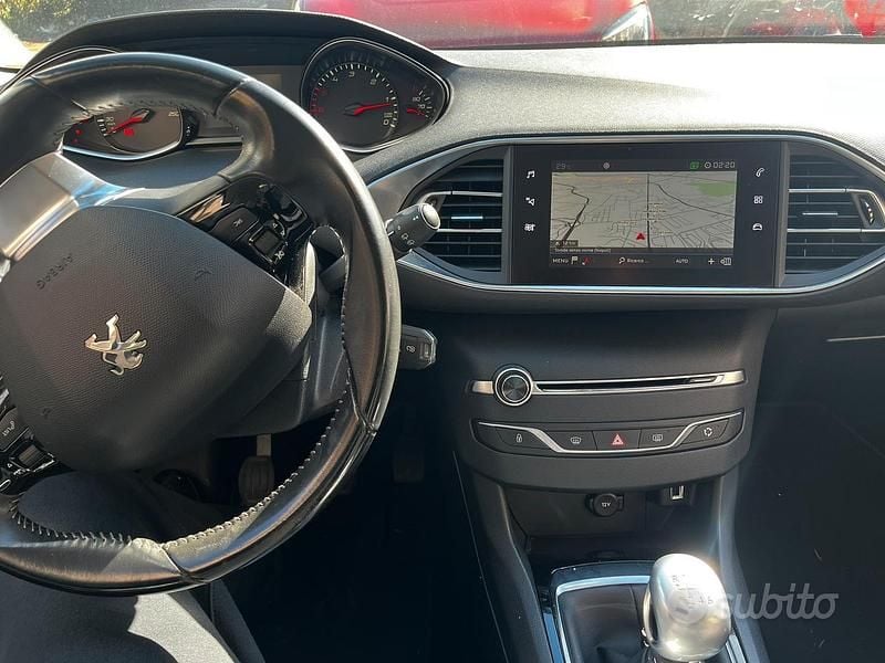 Usata Peugeot 308 130 CV (95 kW) 2018 Station wagon