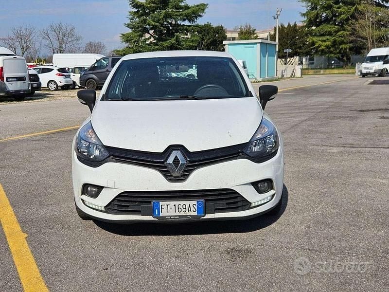 Usado Renault Clio IV 75 CV (55 kW) 2018 Blanco Van