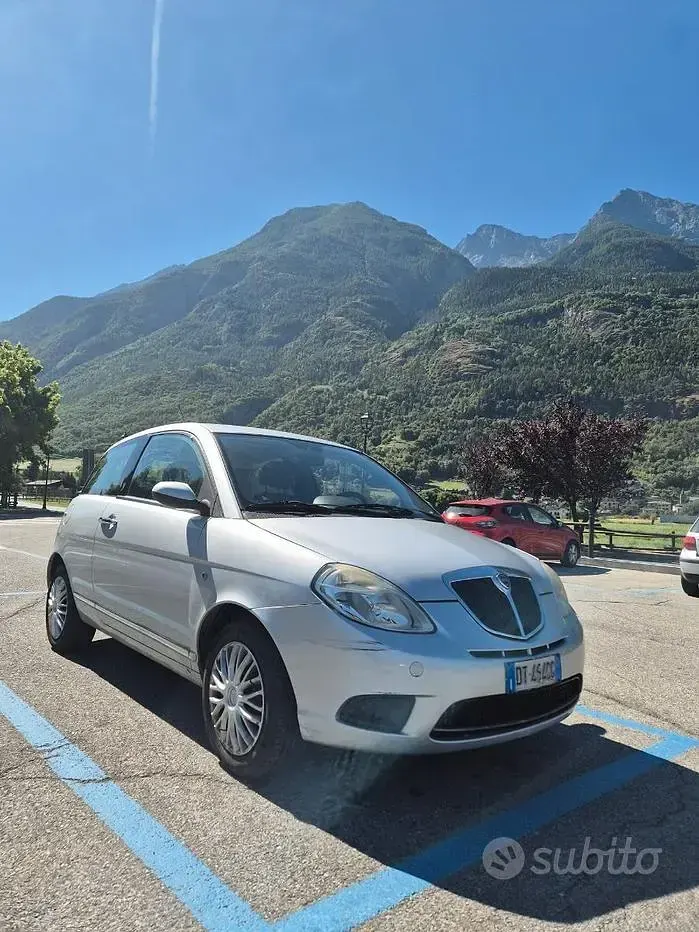 Usata Lancia Ypsilon 60 CV (44 kW) 2008 Grigio Utilitaria