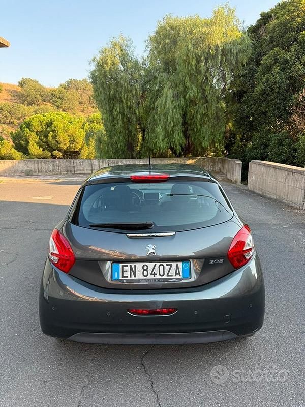 Usata Peugeot 208 68 CV (50 kW) 2012 Grigio Utilitaria