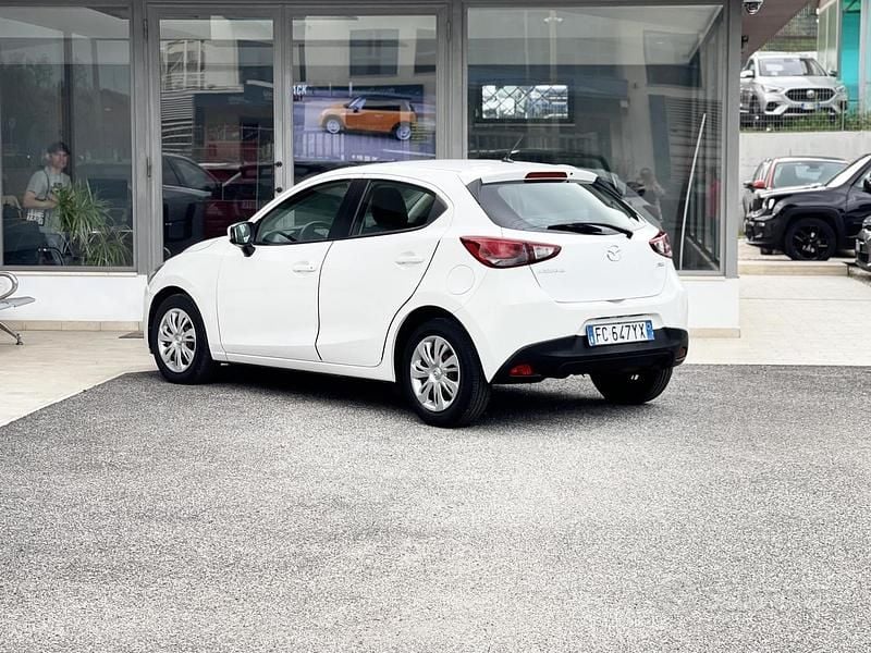 Usata Mazda 2 75 CV (55 kW) 2016 Bianco Berlina