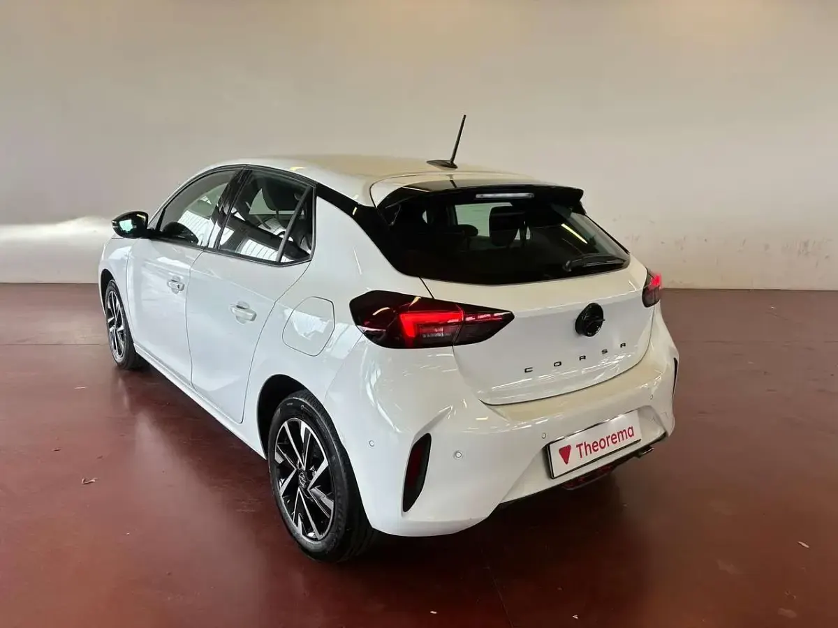 Usata Opel Corsa 101 CV (74 kW) 2025 Arktis white Utilitaria
