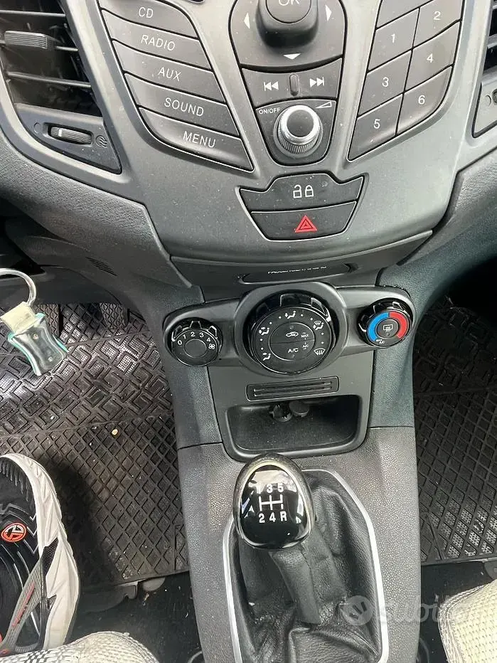 Usata Ford Fiesta 75 CV (55 kW) 2013 Utilitaria
