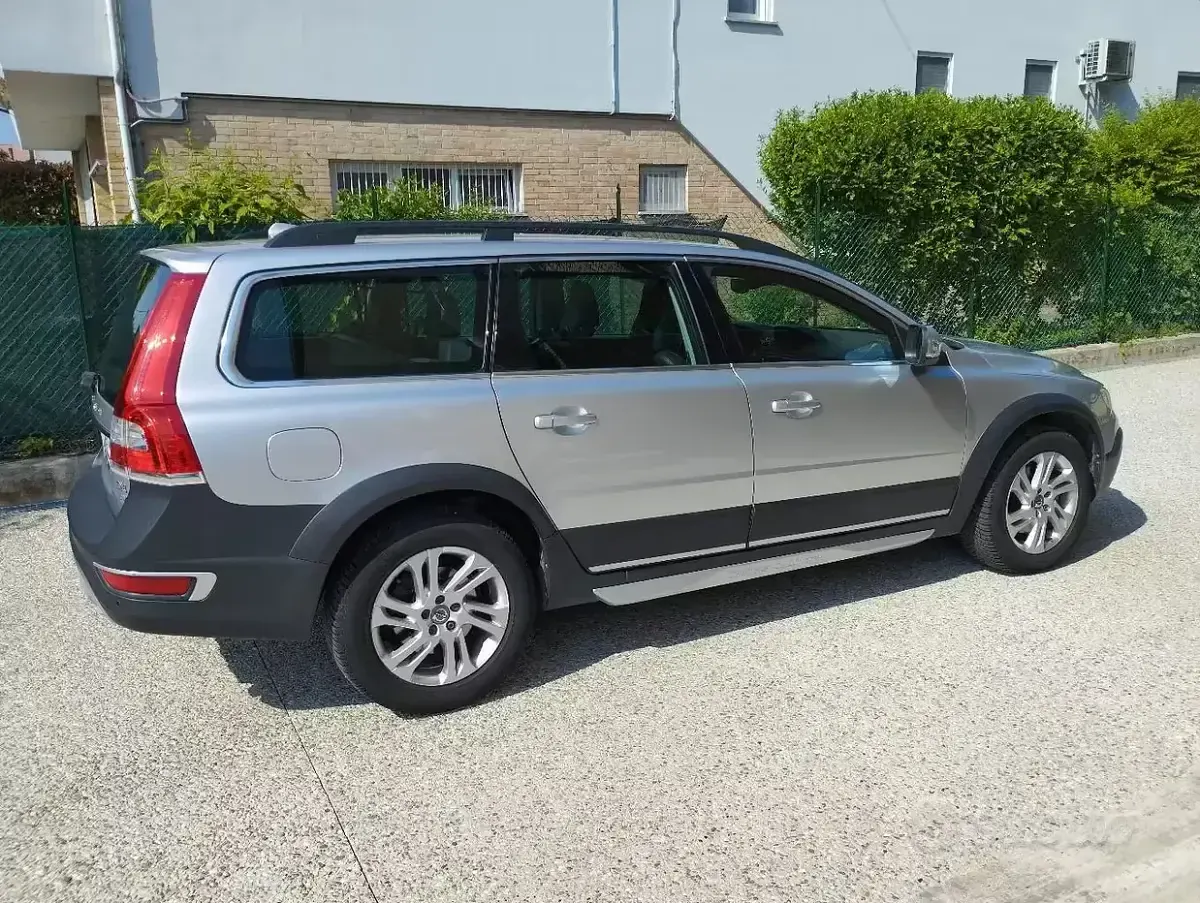 Usata Volvo XC70 181 CV (133 kW) 2016 Grigio Station wagon
