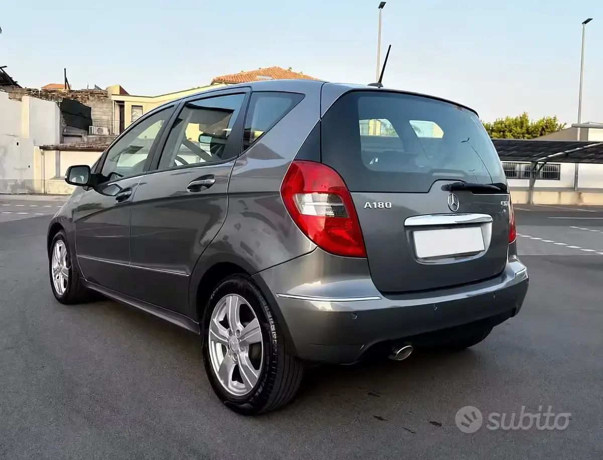 Usata Mercedes A180 Avantgarde 109 CV (80 kW) 2010 Grigio Berlina