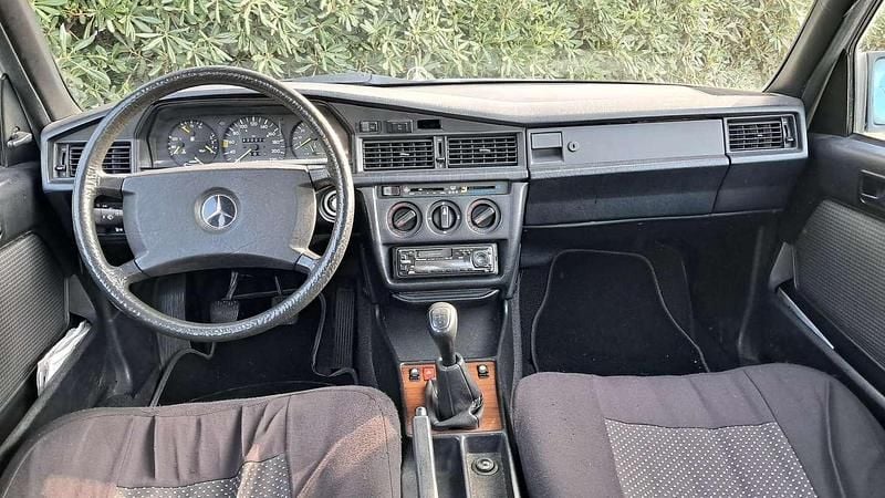 Usata Mercedes 190 122 CV (89 kW) 1987 Bianco Berlina