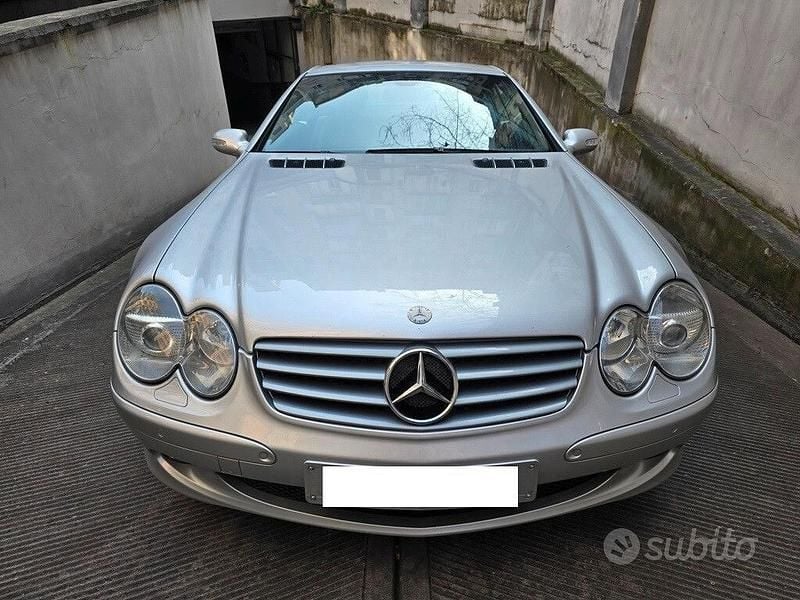 Usata Mercedes SL500 306 CV (225 kW) 2001 Grigio Cabrio
