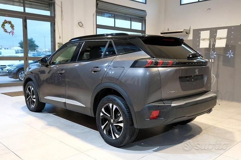 Usata Peugeot 2008 GT 131 CV (96 kW) 2023 Grigio SUV